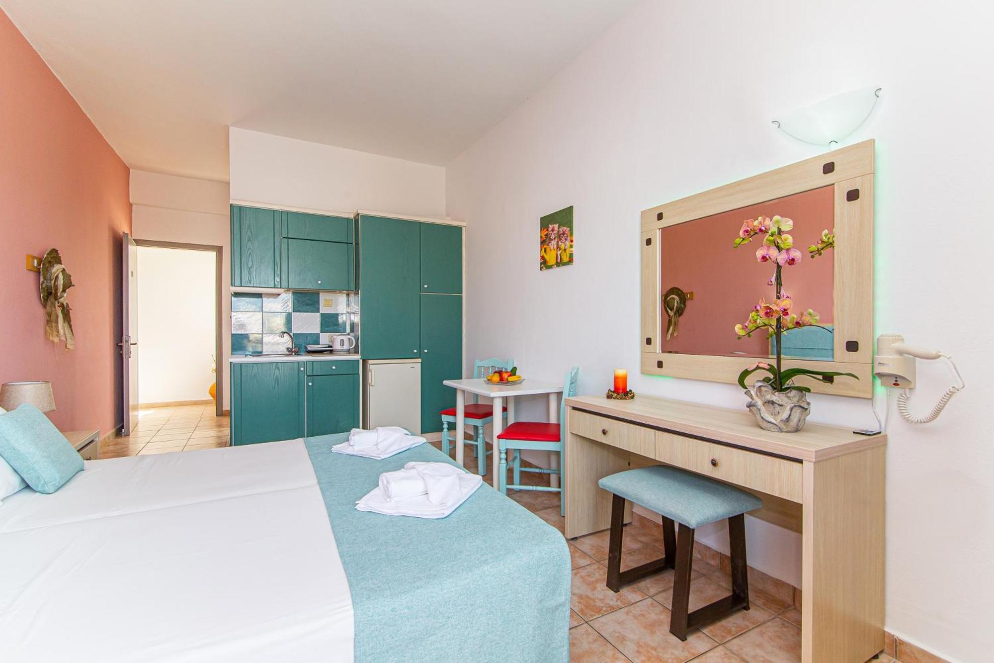 Theoni Apartments Malia Eksteriør bilde